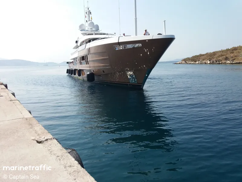 azamanta yacht marine traffic
